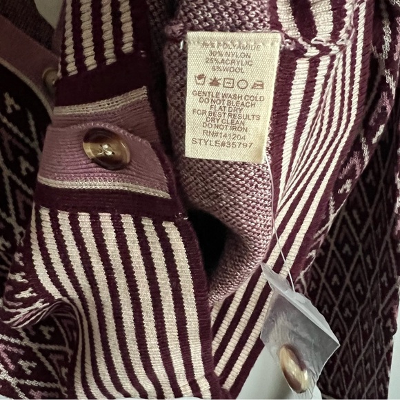 Hem & Thread NWT Maroon and Light Pink Geometric Cardigan, Women’s Size Medium - Picture 4 of 5